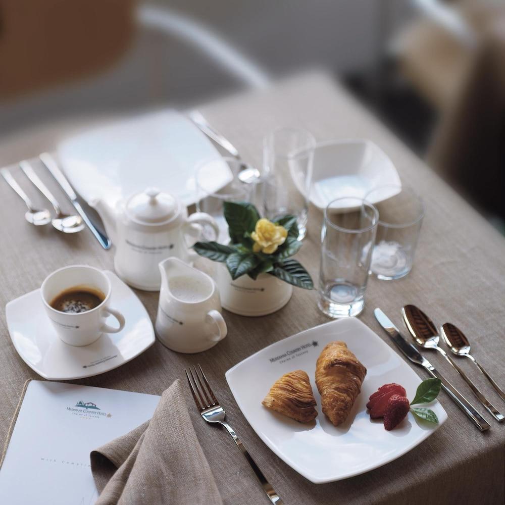 Meridiana Country Hotel กาเลนซาโน ภายนอก รูปภาพ