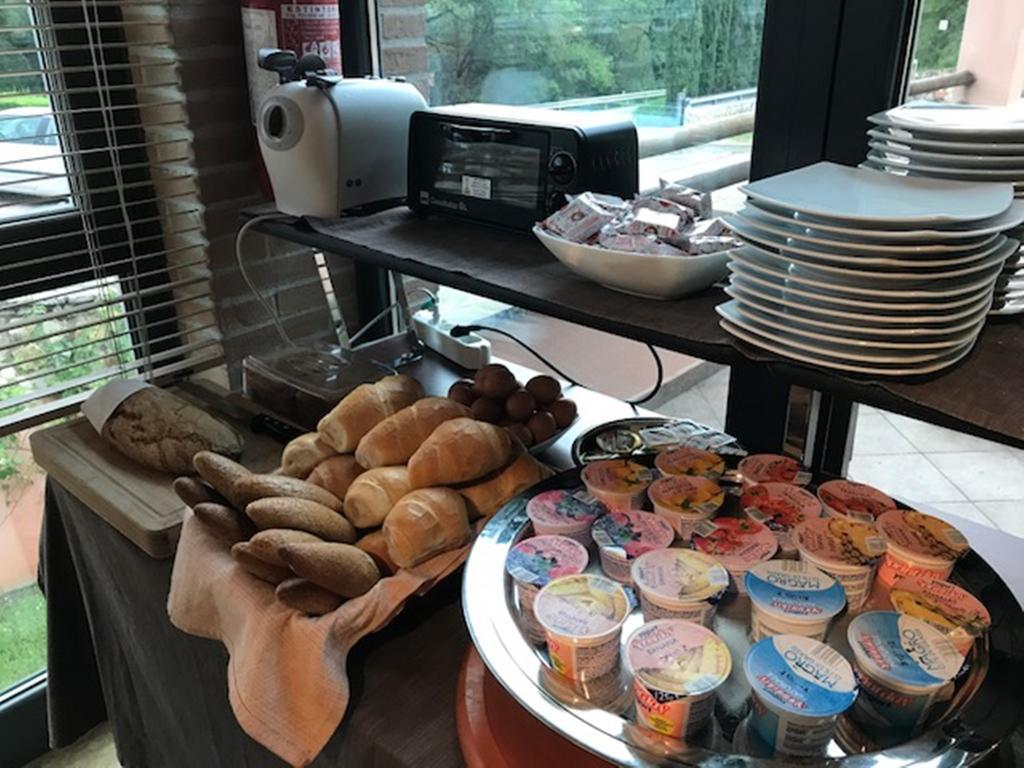 Meridiana Country Hotel กาเลนซาโน ภายนอก รูปภาพ