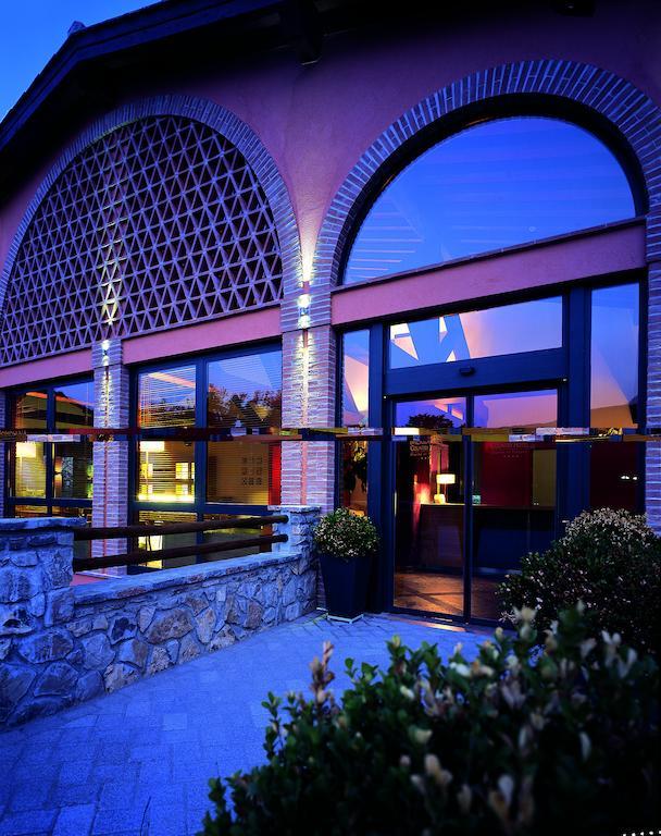 Meridiana Country Hotel กาเลนซาโน ภายนอก รูปภาพ